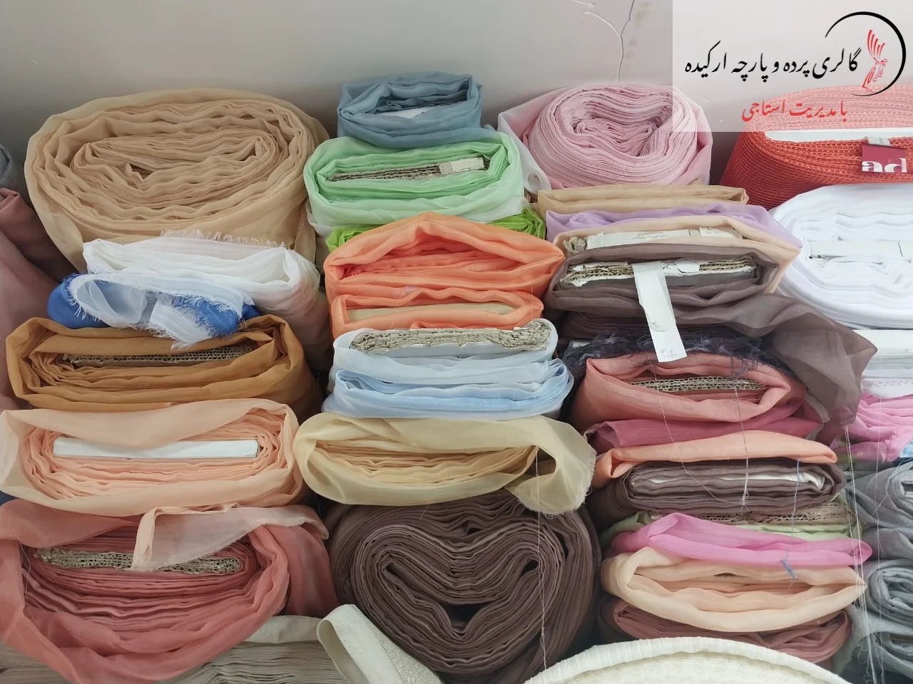 طاقه کامل پارچه حریر دورنگ با ترکیب رنگ جذاب و ریزش نرم
